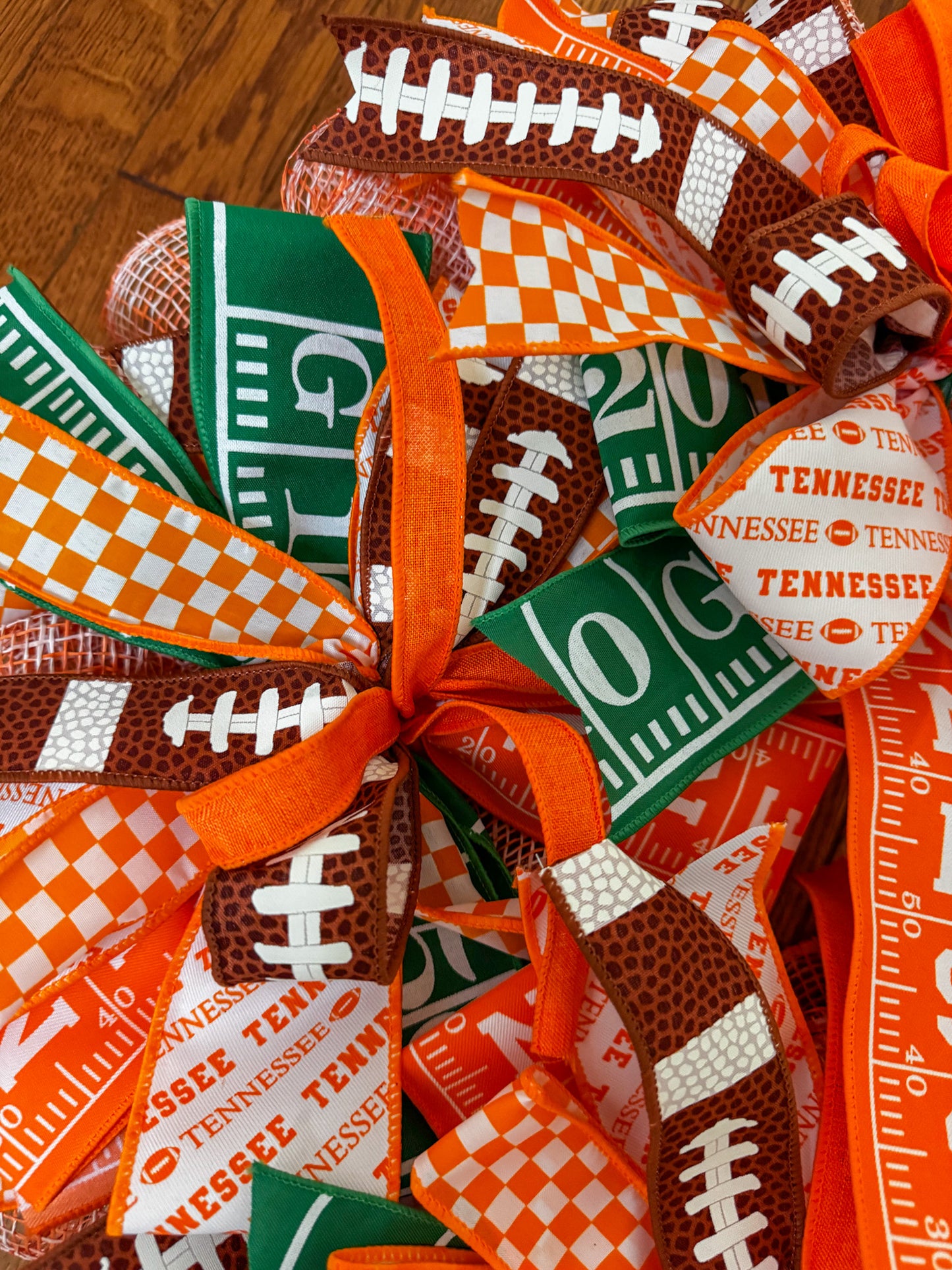 University of Tennessee Wreath, UT Vols Football Wreath, UT Vols Wreath, UT Football Wreath, Round University of Tennessee Wreath, Tennessee Ribbon, Fall Decor, Gift