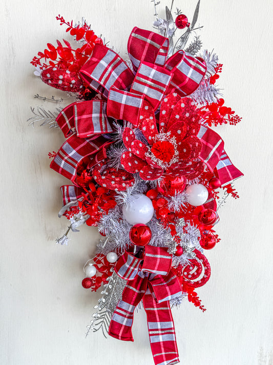 Classic Red & White Christmas Teardrop Swag – Elegant Holiday Door Decor