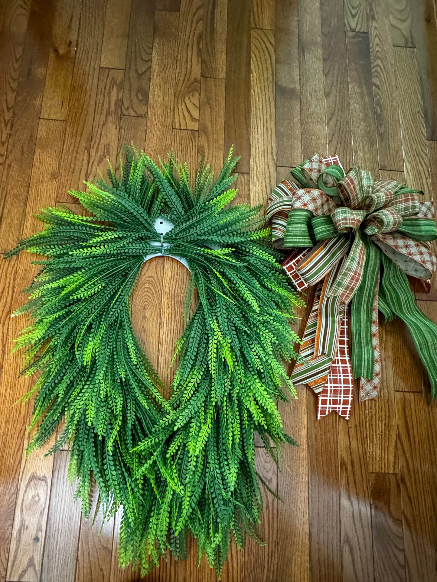 OVAL Beaded Green Wreath – A Year-Round Classic with Seasonal Charm