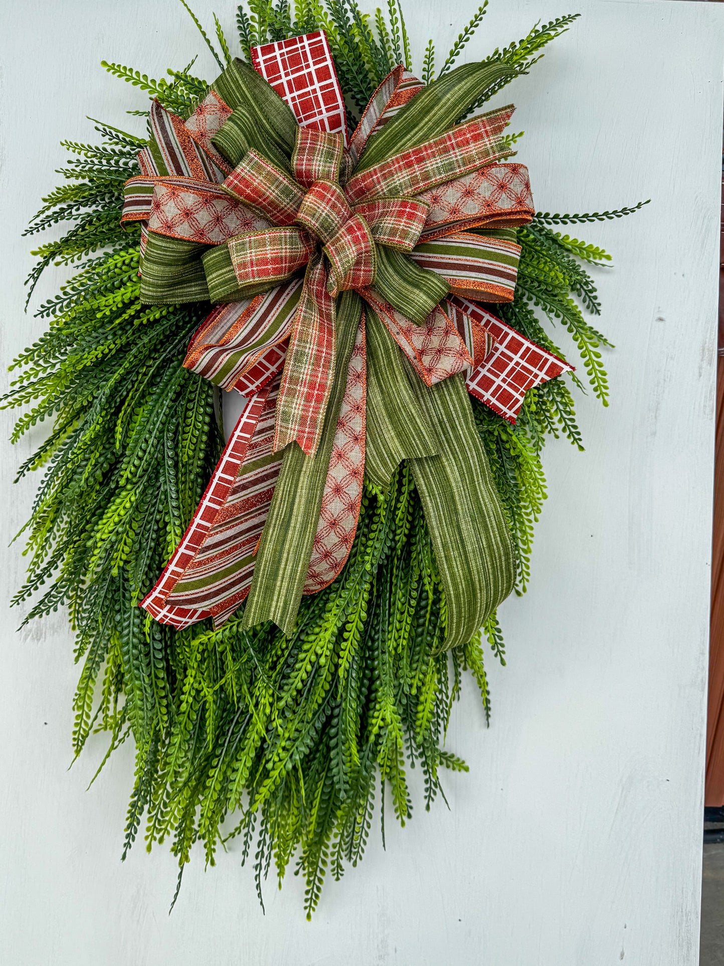 OVAL Beaded Green Wreath – A Year-Round Classic with Seasonal Charm